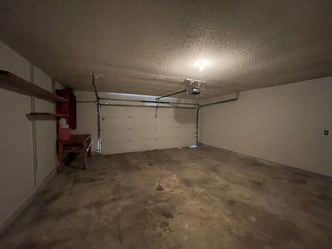 Building Photo - Beautifully Maintained Single-Level Home