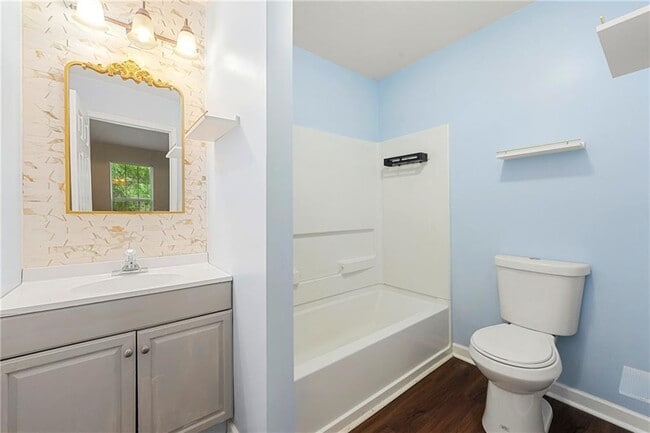 Building Photo - 2525 Walden Lake Dr