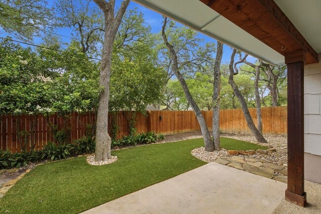 Building Photo - 1906 Hillingway St