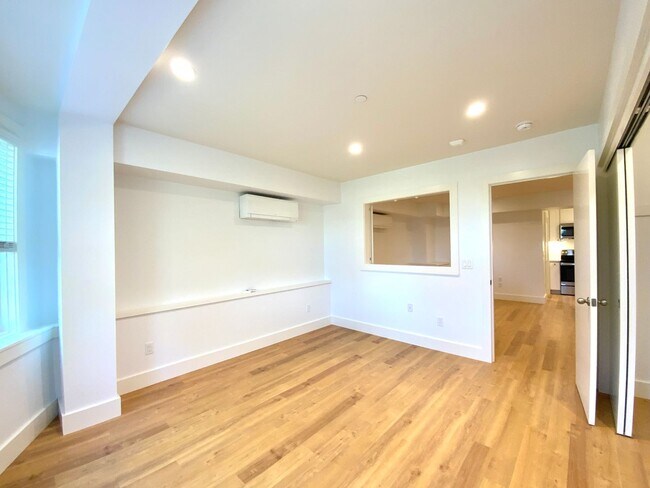 Building Photo - REMODELED 1BR in Haight! Yard Access. IN-UNIT LAUNDRY! DISHWASHER!