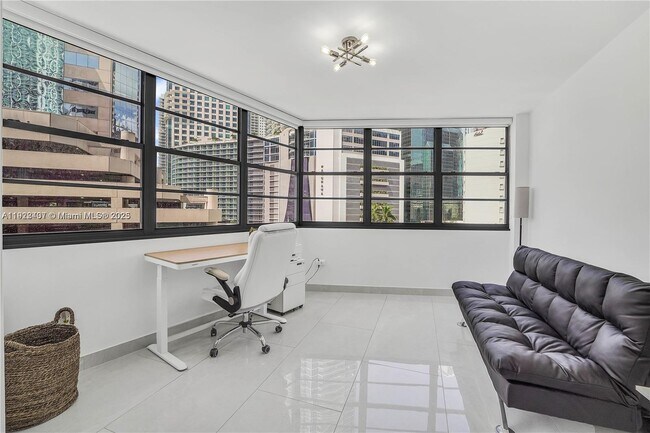 Building Photo - 999 Brickell Bay Dr
