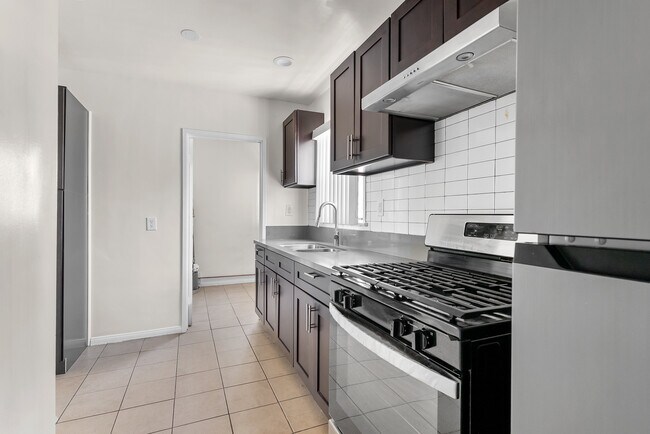 Building Photo - 3018 9th Ave