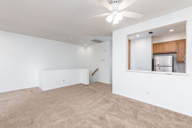 Building Photo - 3 bedroom townhome located In Rancho Carrillo!