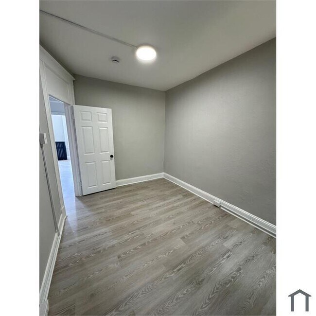 Building Photo - 3 Bedroom with Basement