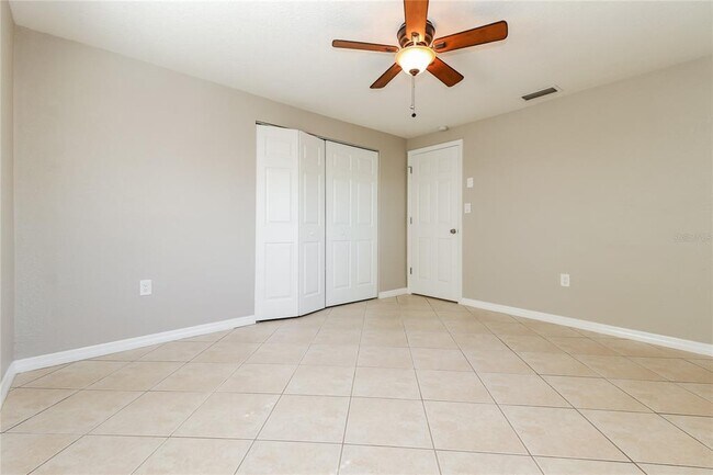 Building Photo - 3208 Primrose Dr