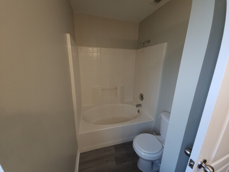 Master Bath - 95180 Twin Oaks Ln