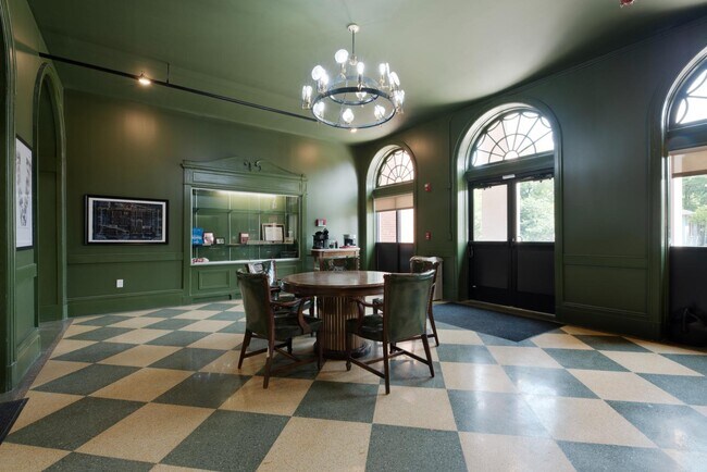 Building Photo - 301 N Mulberry St