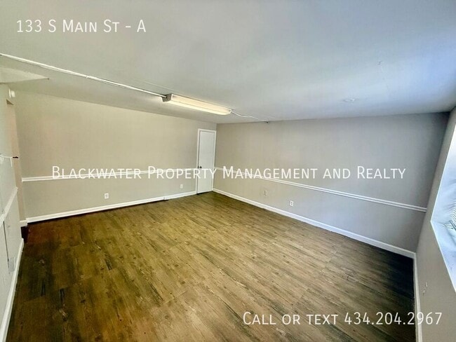 Building Photo - 133 S Main St