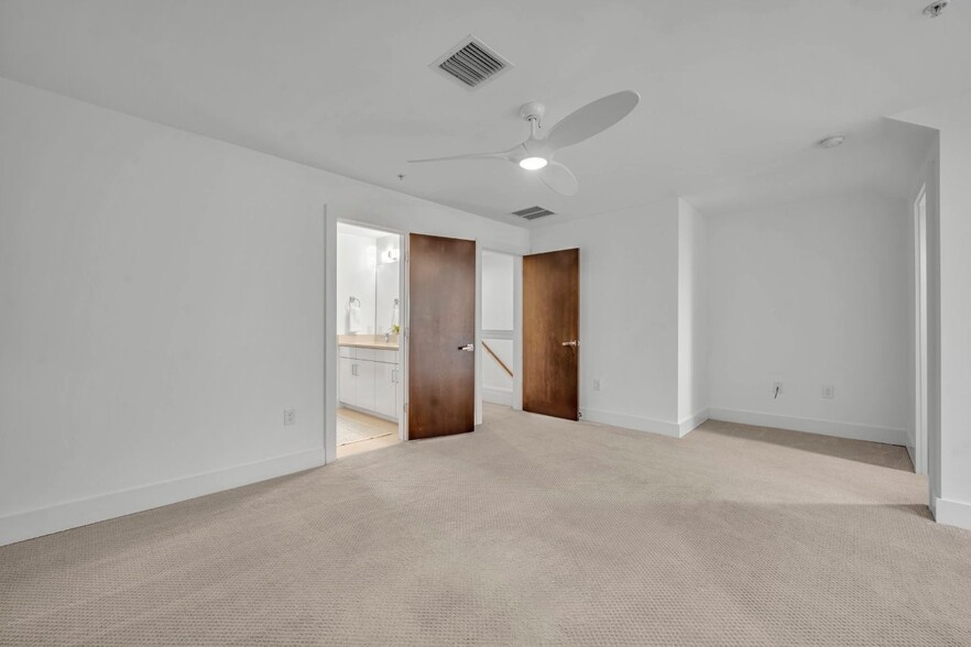 Walk in closets and Jack & Jill bath - 438 W Swoope Ave