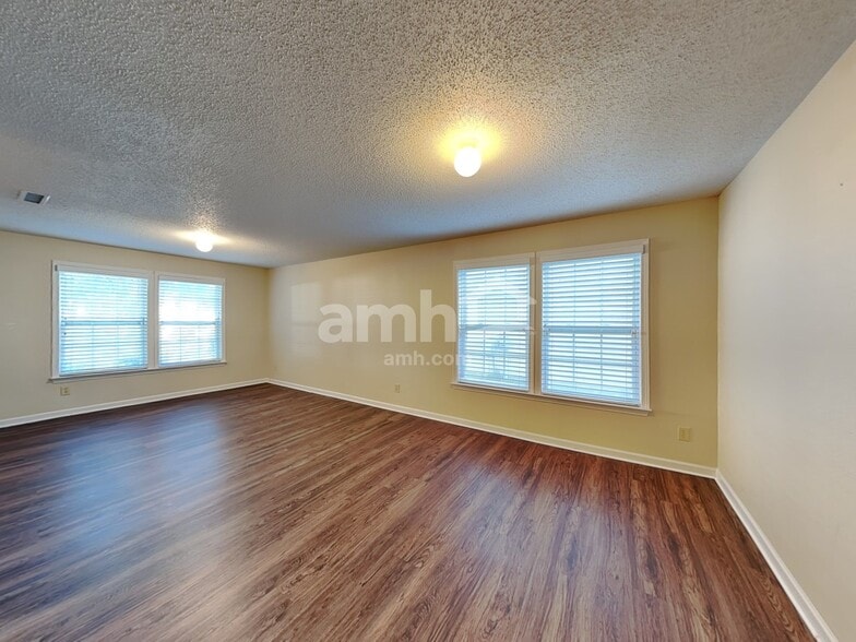 Building Photo - 5631 Hammermill Dr