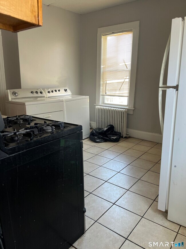 Building Photo - 104 Mather St