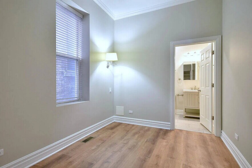 Building Photo - 1316 N Artesian Ave