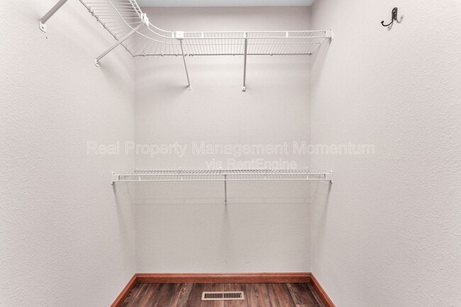 Building Photo - 514 N Ellen St