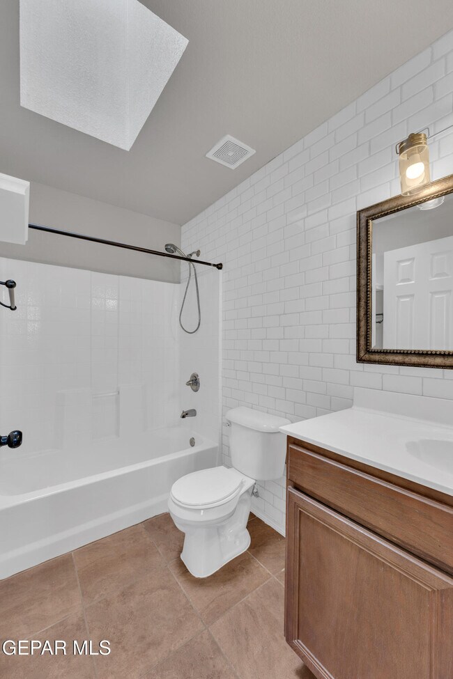 Building Photo - 14378 N Cave Dr