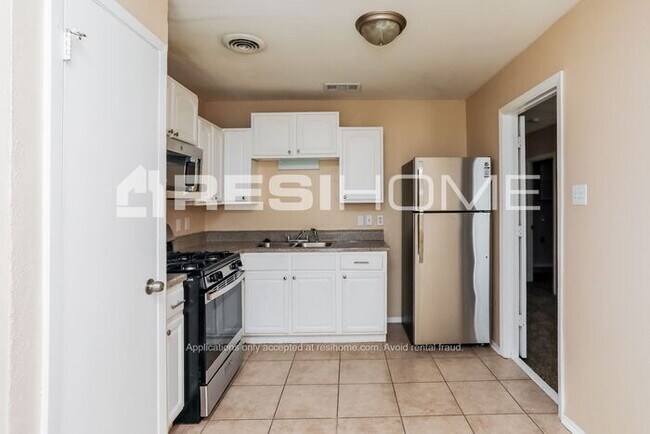 Building Photo - 4232 Tioga Street