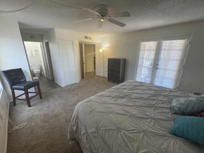 Building Photo - 5518 E Lindstrom Ln