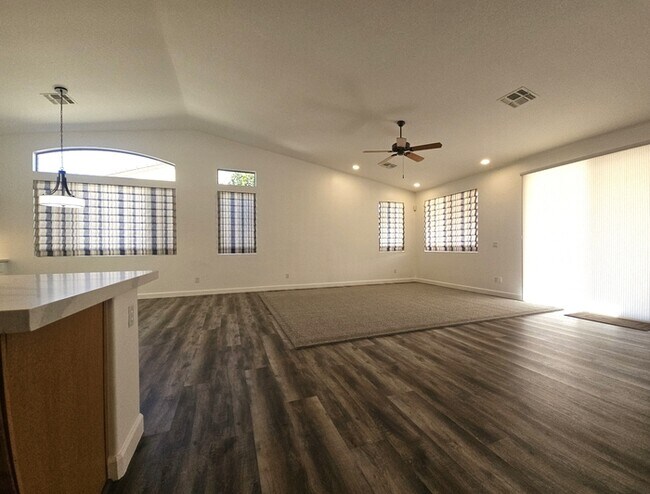 Building Photo - 1701 E Kramer St