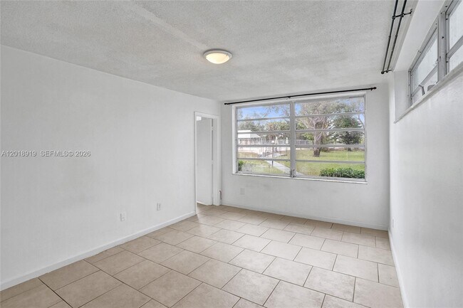 Building Photo - 1601 NE 191st St