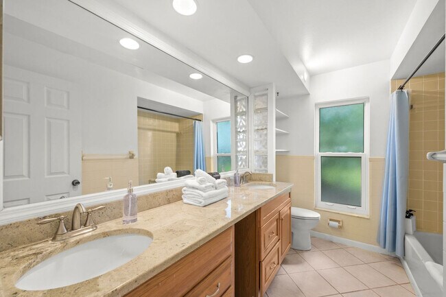 Building Photo - 1319 Saddle Ct