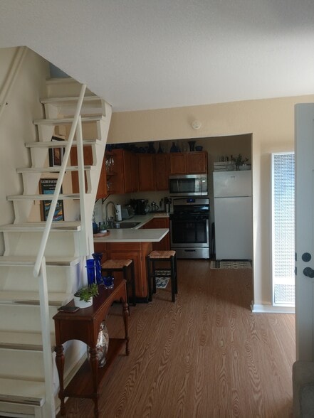 Building Photo - 196 Alturas Way