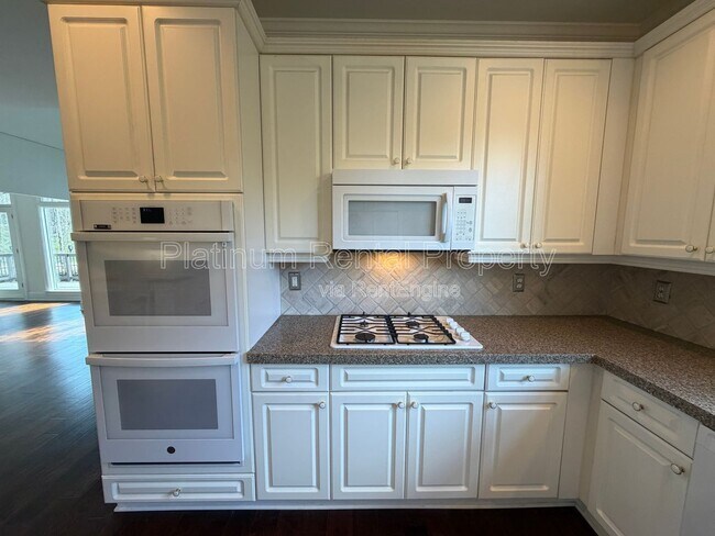 Building Photo - 7020 Grassmoor Grange Way