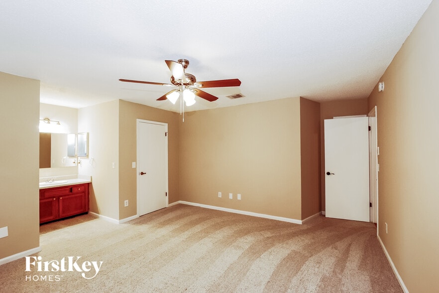 Building Photo - 12439 Autumnbrook Trail E