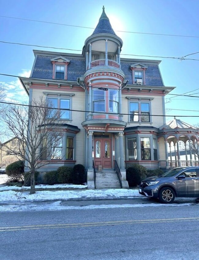 Building Photo - 52 Parkis Ave