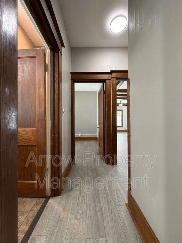 Building Photo - 2049 Worthington Ave