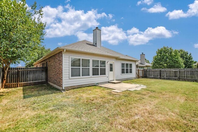 Building Photo - 207 Hoot Owl Ln N