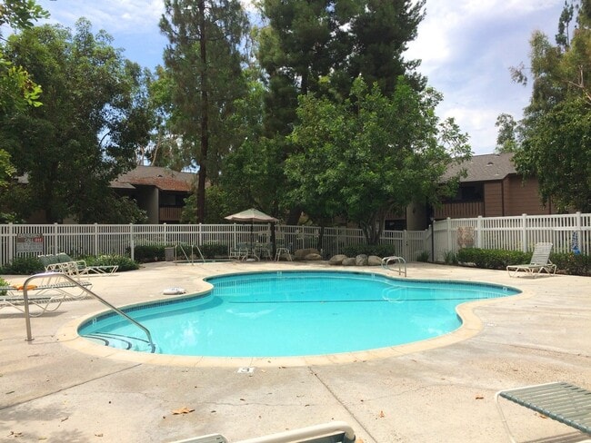Building Photo - Spacious 1 Bedroom Unit in Pheasant Creek