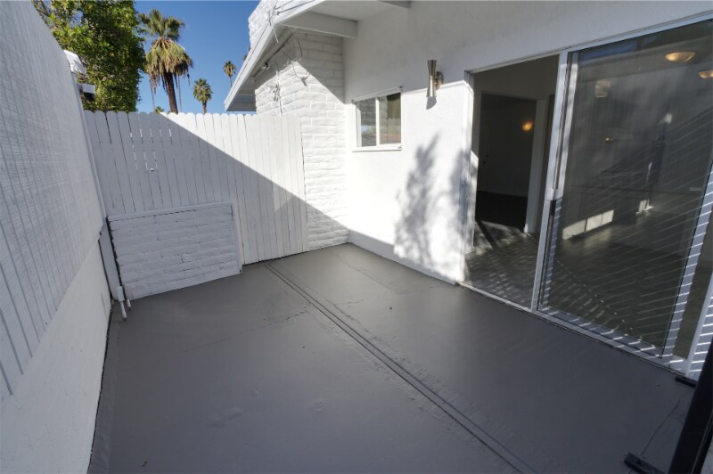Building Photo - 975 E Camino Parocela