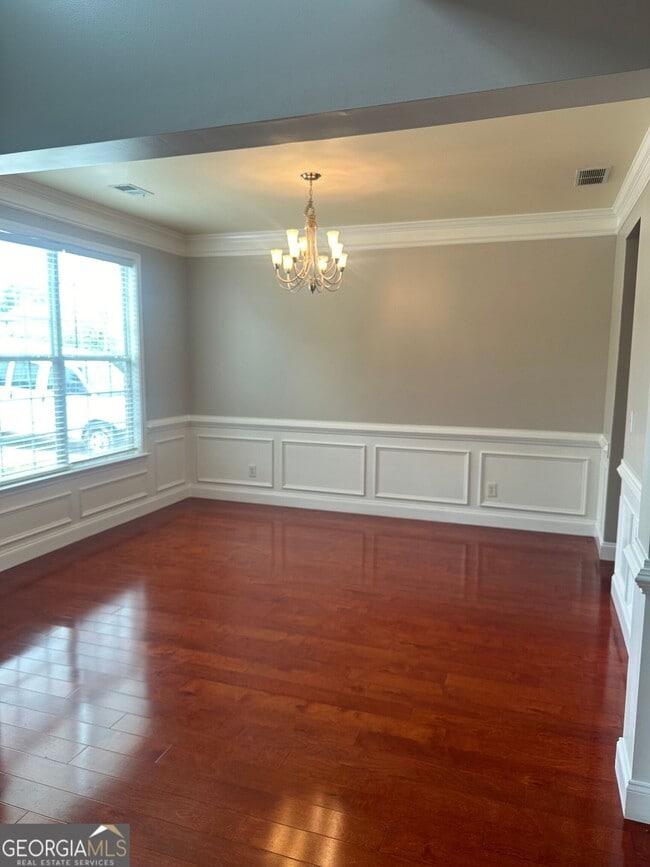 Building Photo - 711 Pine Grove Cir