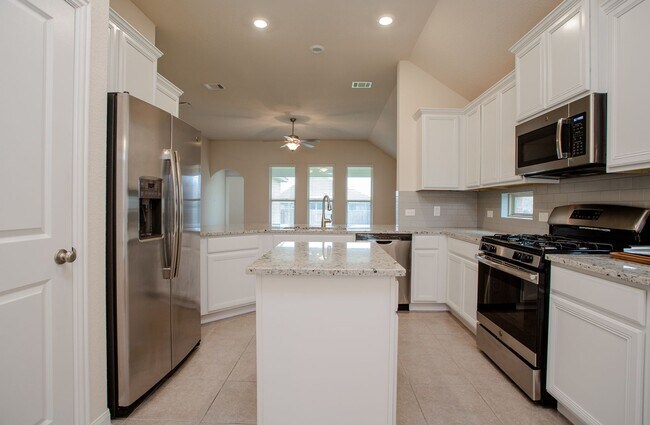 Building Photo - Beautiful One Level 3 BR / 2 BA Home for R...