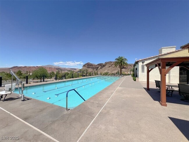Building Photo - 74 Contrada Fiore Dr