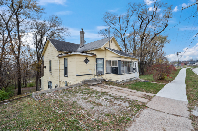 Building Photo - 1806 E Main St