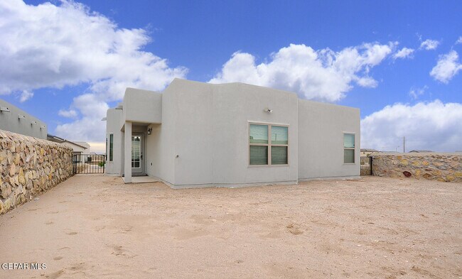 Building Photo - 840 Paseo Dulce Ave