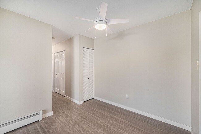 Building Photo - Updated 2 Bed 1 Bath Townhome in HAMPDEN V...