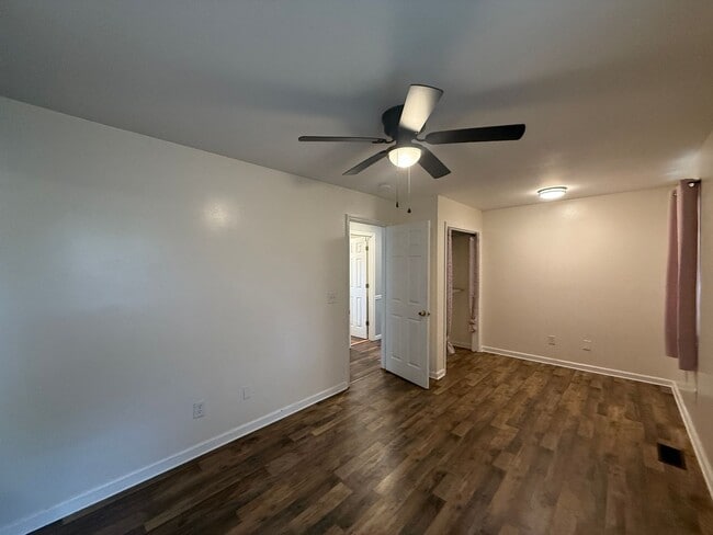 Building Photo - Cute 3 Bedroom Home on over an Acre in Ope...