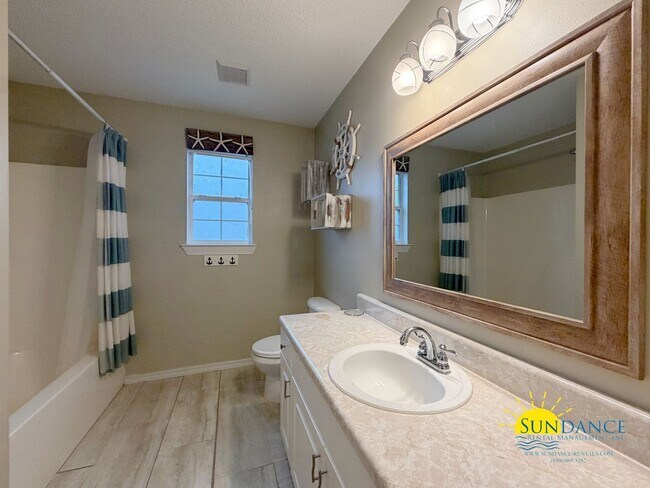 Building Photo - Charming 3 Bedroom Home in Mary Esther near Hurlburt Field!