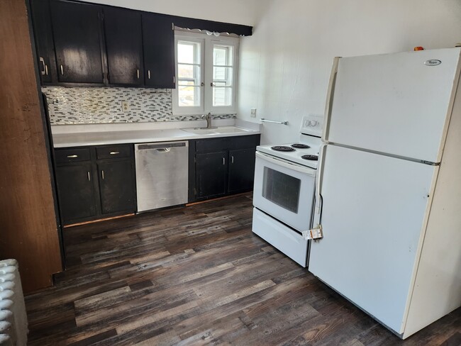 Kitchen - 618 1st St