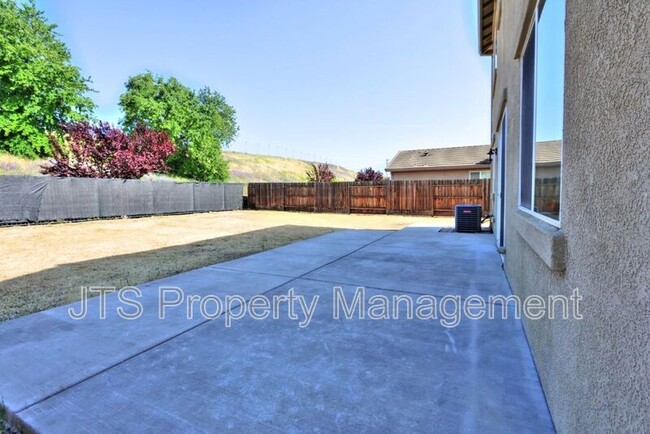 Building Photo - 3403 Oselot Way
