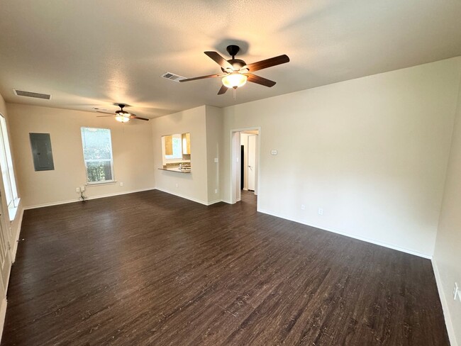 Building Photo - Updated 4 Bed 2.5 Bath Home - Close to TWU!