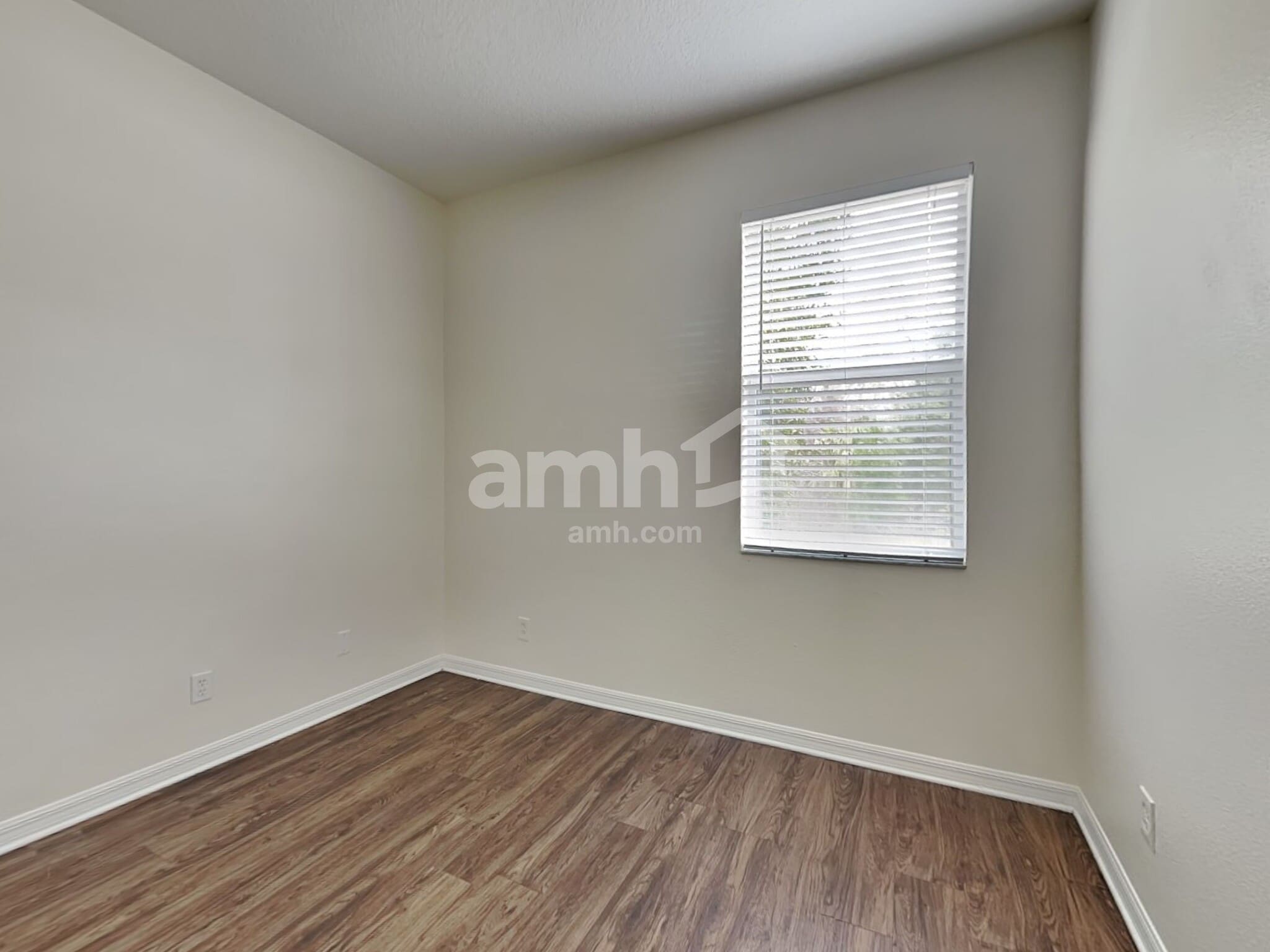 Building Photo - 11160 Creek Haven Dr