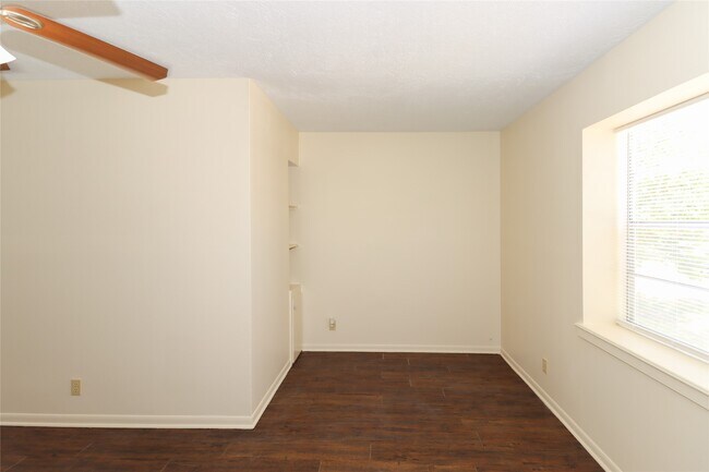 Building Photo - 306 Virginia Dr