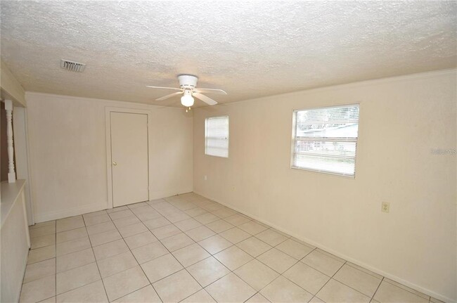 Building Photo - 4924 Pilgrim Ln