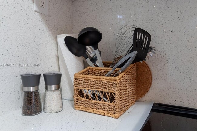 Building Photo - 312 SW 12th Ave