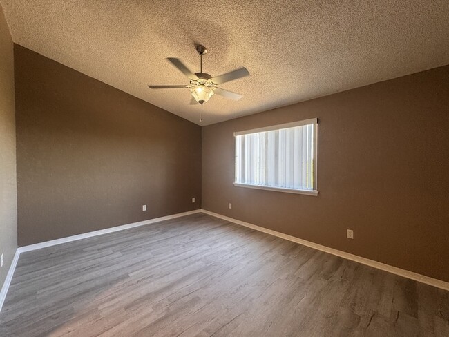 Building Photo - 3BR 3BA Townhome w/ Beach View +  Pool + Updated Kitchen + Balcony/Patio in Hidden Harbour