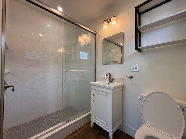 Building Photo - Newly Renovated Studio For Rent!