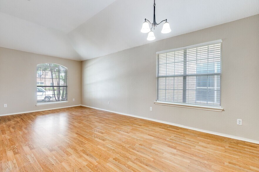 Building Photo - 1117 Red Hawk Dr