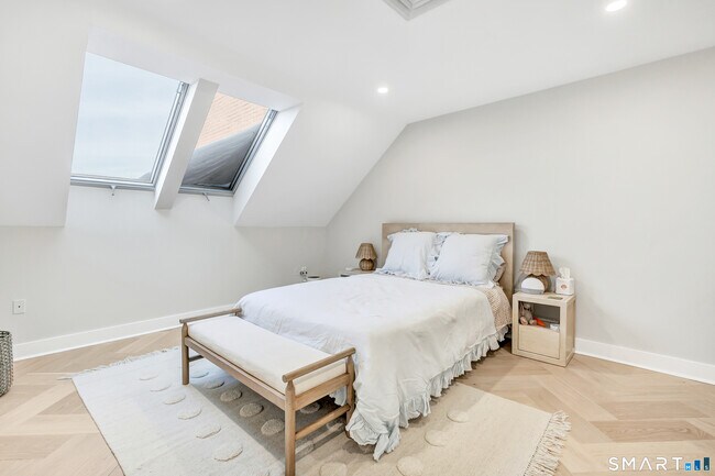 Building Photo - 43 Harbor Dr